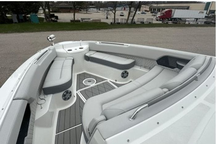 2025 Sea Ray 400 SLX Photo 14 sur 26