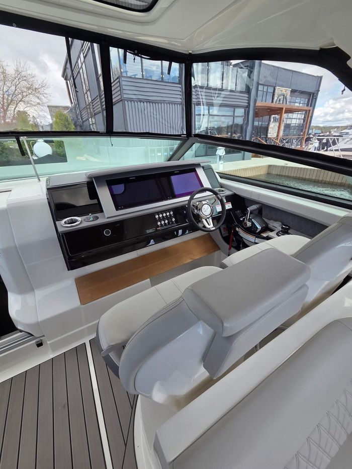 2025 Sea Ray 400 SLX Photo 9 sur 26