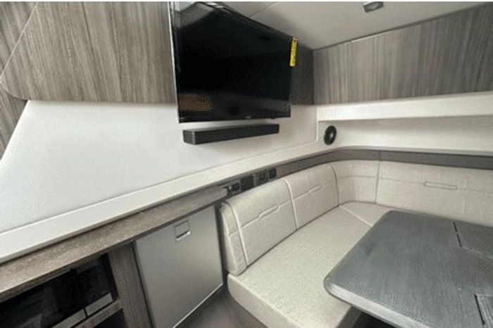 2025 Sea Ray 400 SLX Photo 21 sur 26