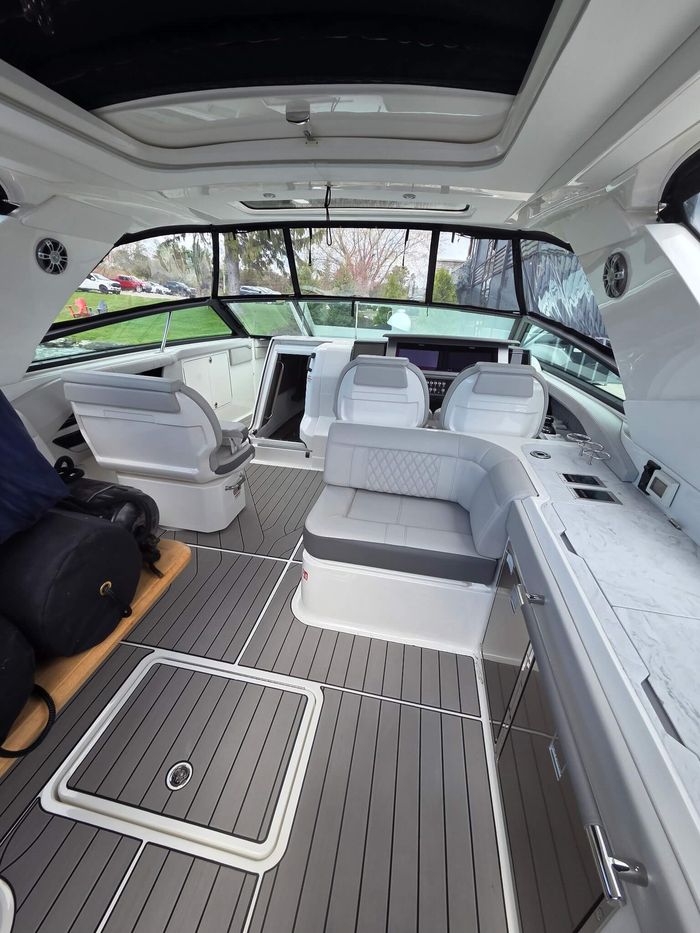 2025 Sea Ray 400 SLX Photo 16 sur 26