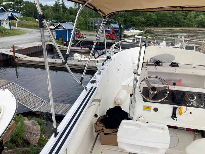 2000 Aquasport OSPREY 205 W/ 200HP EVINRUDE - NO TRAILER Photo 4 of 9