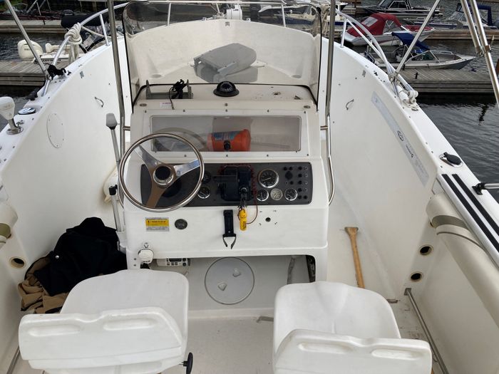 2000 Aquasport OSPREY 205 W/ 200HP EVINRUDE - NO TRAILER Photo 9 of 9