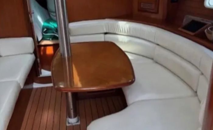 2002 Beneteau 361 Photo 6 of 13