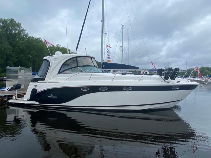 2007 Rinker 400 Photo 2 of 17