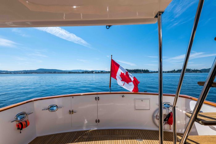 2001 Ocean Alexander 520 Pilothouse Photo 8 of 24