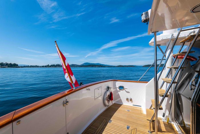 2001 Ocean Alexander 520 Pilothouse Photo 5 of 24