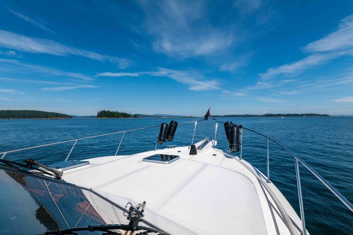 2001 Ocean Alexander 520 Pilothouse Photo 6 of 24