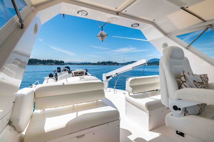 2001 Ocean Alexander 520 Pilothouse Photo 7 of 24