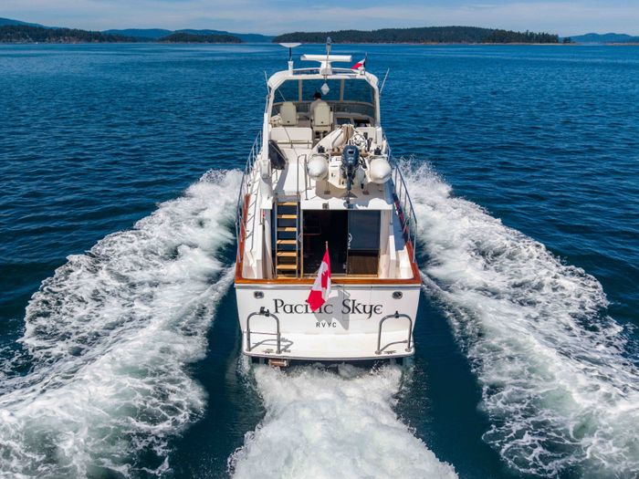 2001 Ocean Alexander 520 Pilothouse Photo 2 of 24