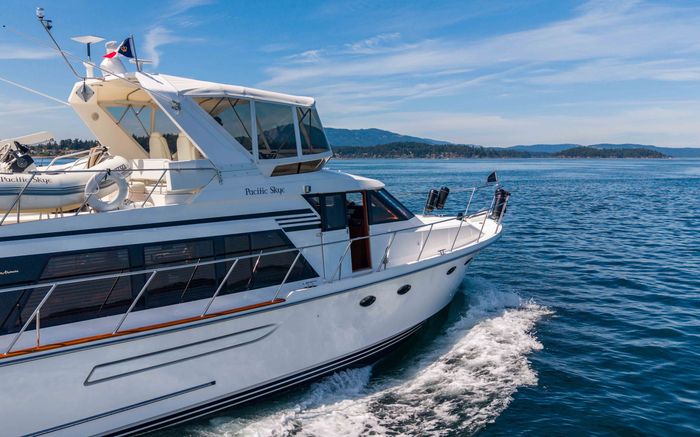 2001 Ocean Alexander 520 Pilothouse Photo 10 of 24