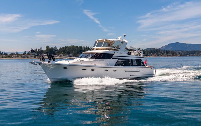 2001 Ocean Alexander 520 Pilothouse Photo 1 of 24