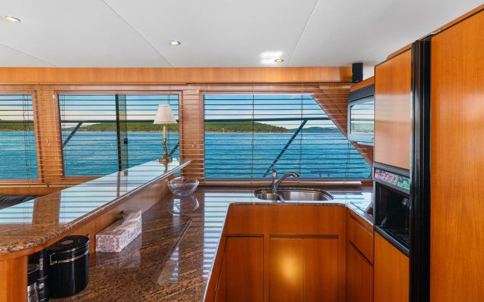 2001 Ocean Alexander 520 Pilothouse Photo 14 of 24
