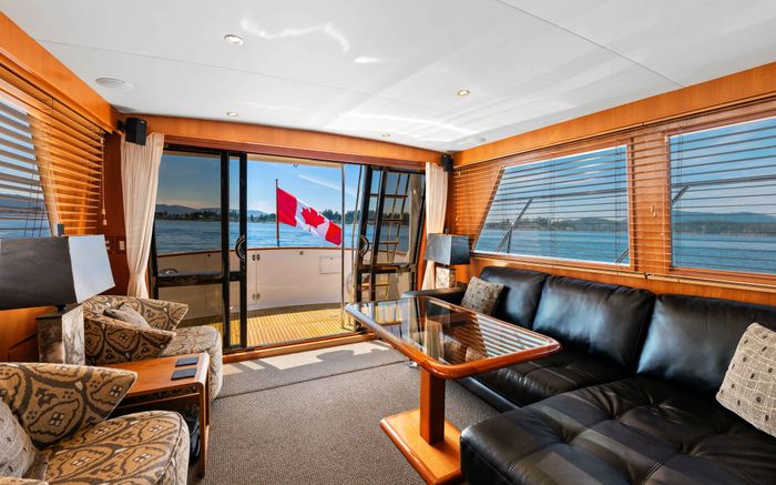 2001 Ocean Alexander 520 Pilothouse Photo 15 of 24