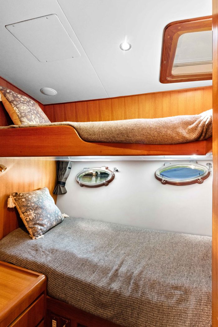 2001 Ocean Alexander 520 Pilothouse Photo 20 of 24