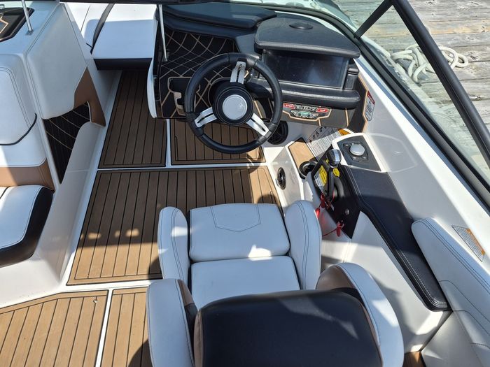 2018 Nautique GS24 Photo 4 of 8