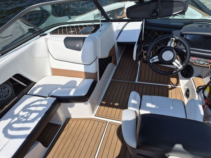 2018 Nautique GS24 Photo 5 of 8