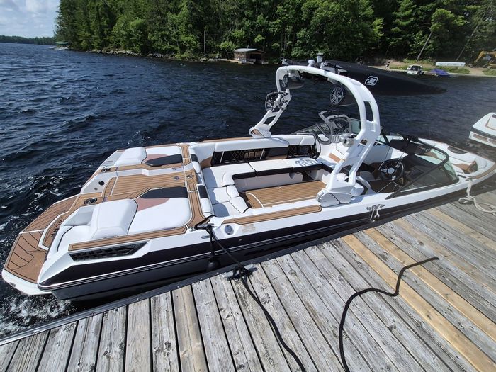 2018 Nautique GS24 Photo 2 of 8