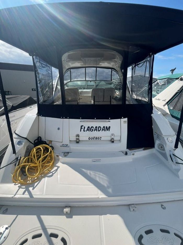 2012 Sea Ray 370 SUNDANCER Photo 2 of 10
