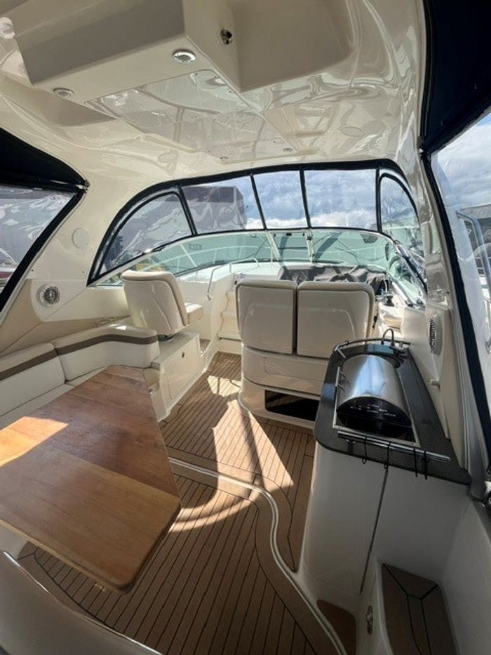 2012 Sea Ray 370 SUNDANCER Photo 3 of 10