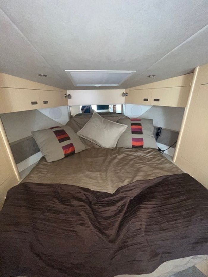 2012 Sea Ray 370 SUNDANCER Photo 7 of 10