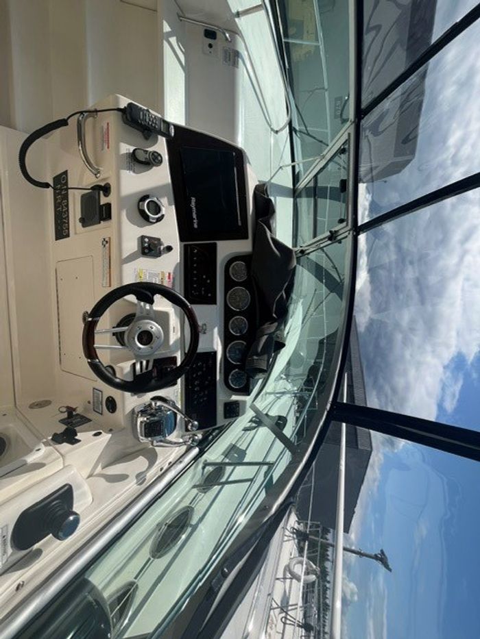 2012 Sea Ray 370 SUNDANCER Photo 4 of 10