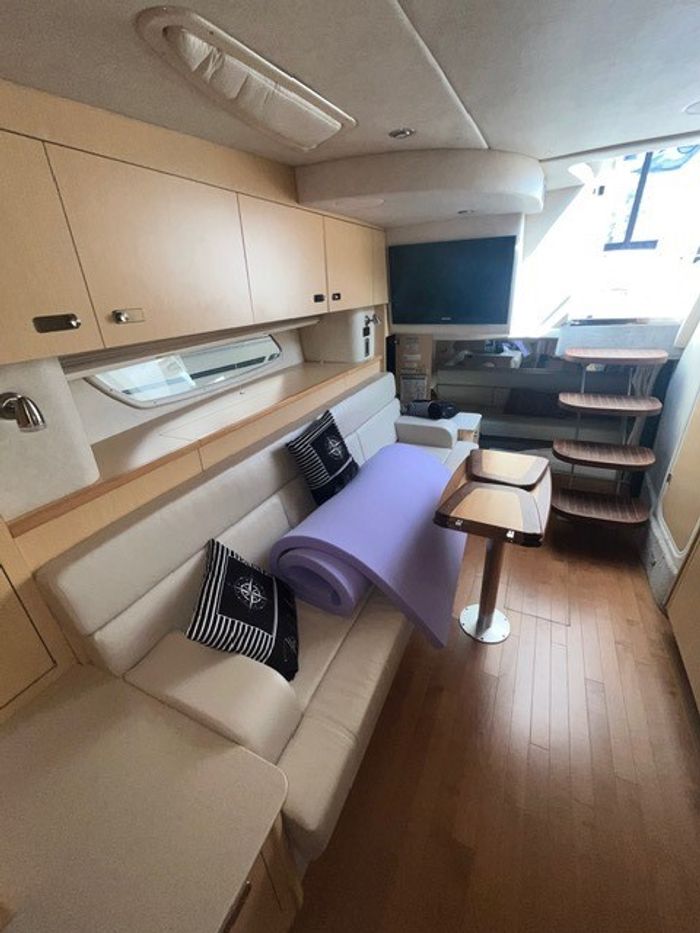 2012 Sea Ray 370 SUNDANCER Photo 8 of 10