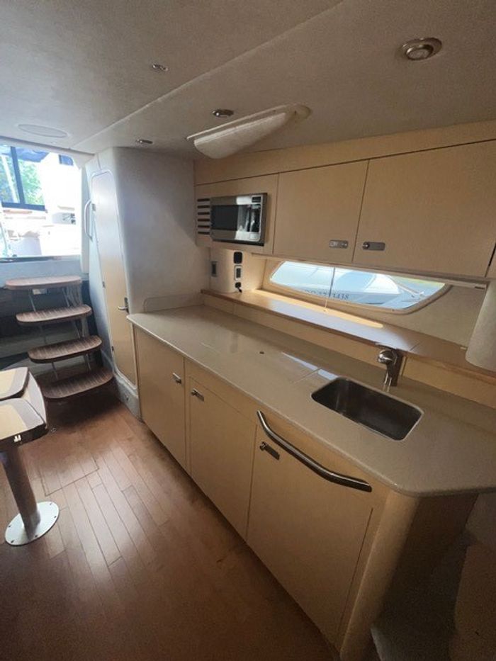 2012 Sea Ray 370 SUNDANCER Photo 9 of 10