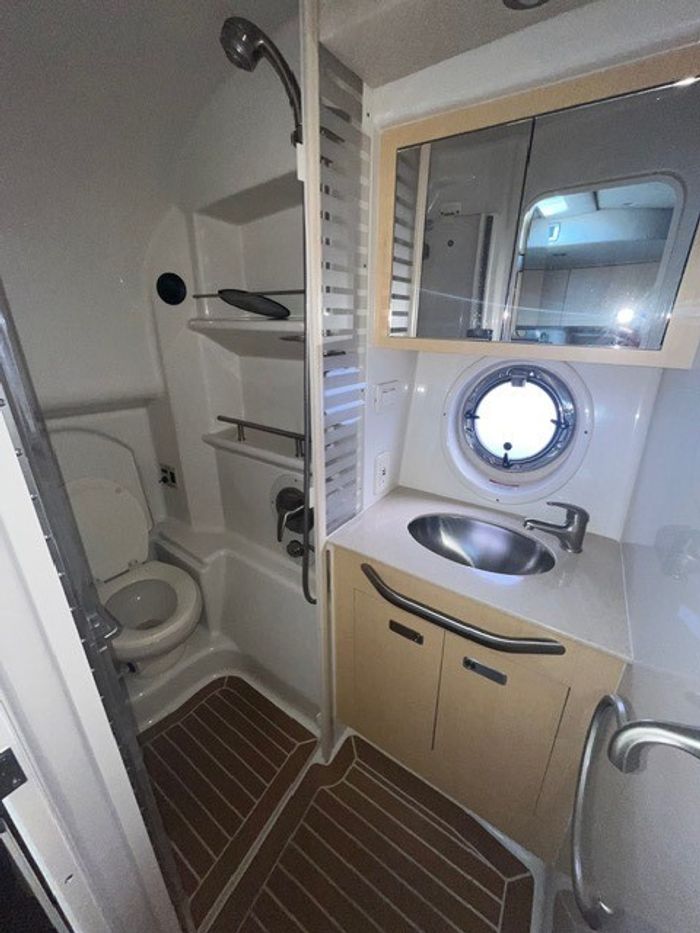 2012 Sea Ray 370 SUNDANCER Photo 10 of 10