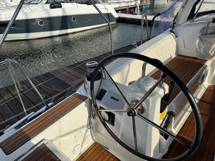2019 Beneteau Oceanis 35.1 Photo 2 of 25
