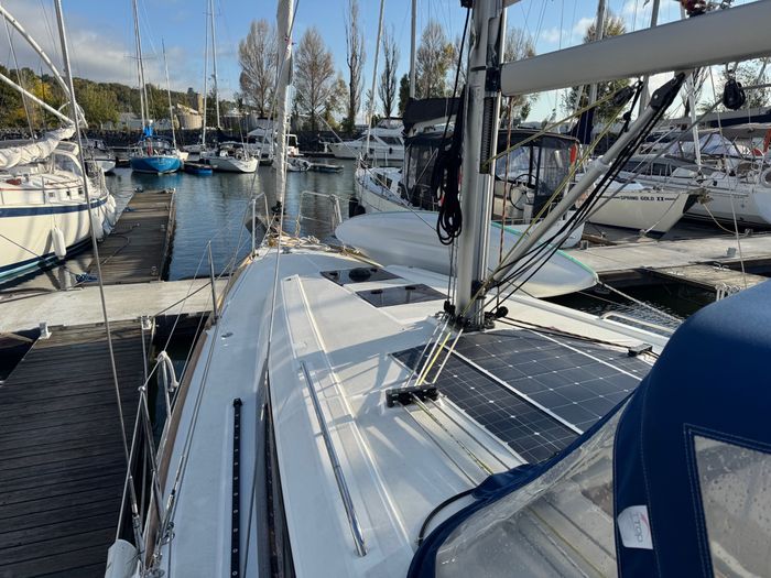 2019 Beneteau Oceanis 35.1 Photo 4 of 25