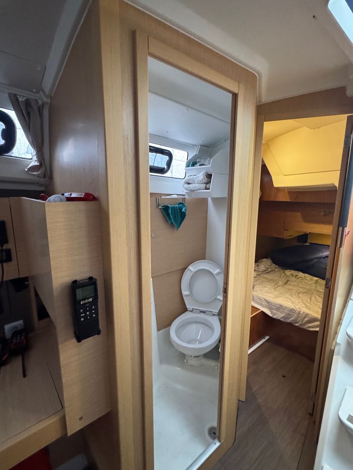 2019 Beneteau Oceanis 35.1 Photo 11 of 25
