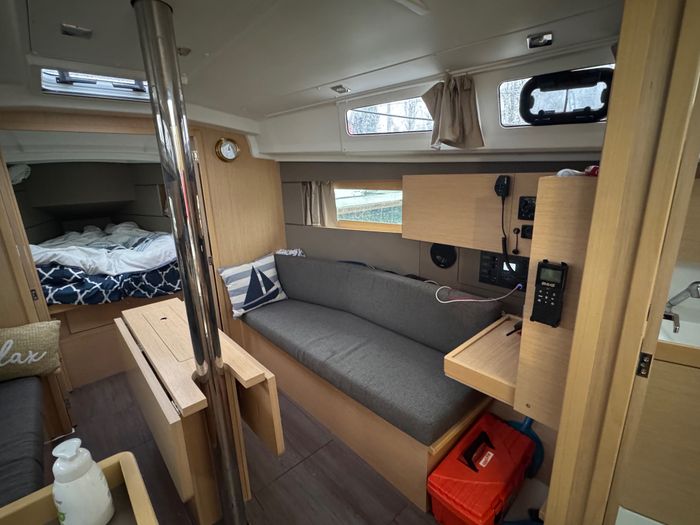 2019 Beneteau Oceanis 35.1 Photo 15 of 25