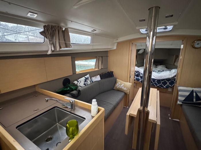 2019 Beneteau Oceanis 35.1 Photo 16 of 25