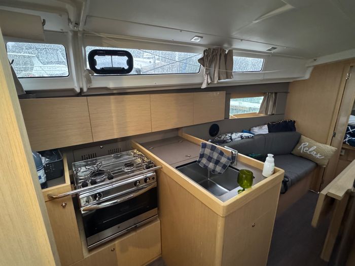 2019 Beneteau Oceanis 35.1 Photo 17 of 25