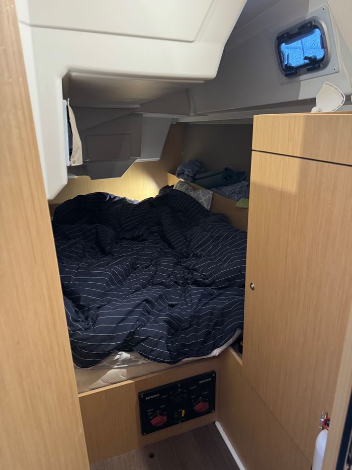 2019 Beneteau Oceanis 35.1 Photo 19 of 25