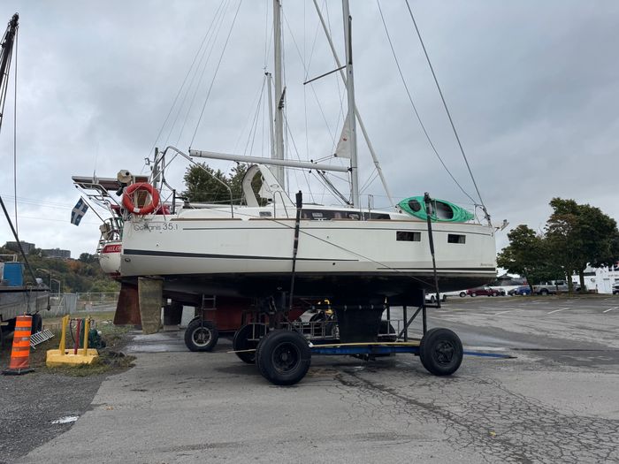2019 Beneteau Oceanis 35.1 Photo 24 of 25