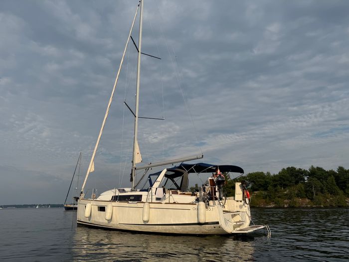 2019 Beneteau Oceanis 35.1 Photo 20 of 25