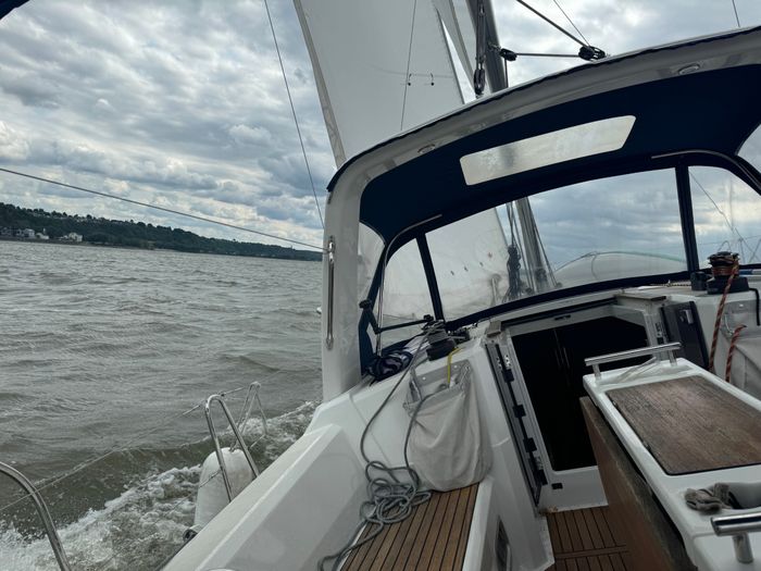 2019 Beneteau Oceanis 35.1 Photo 22 of 25