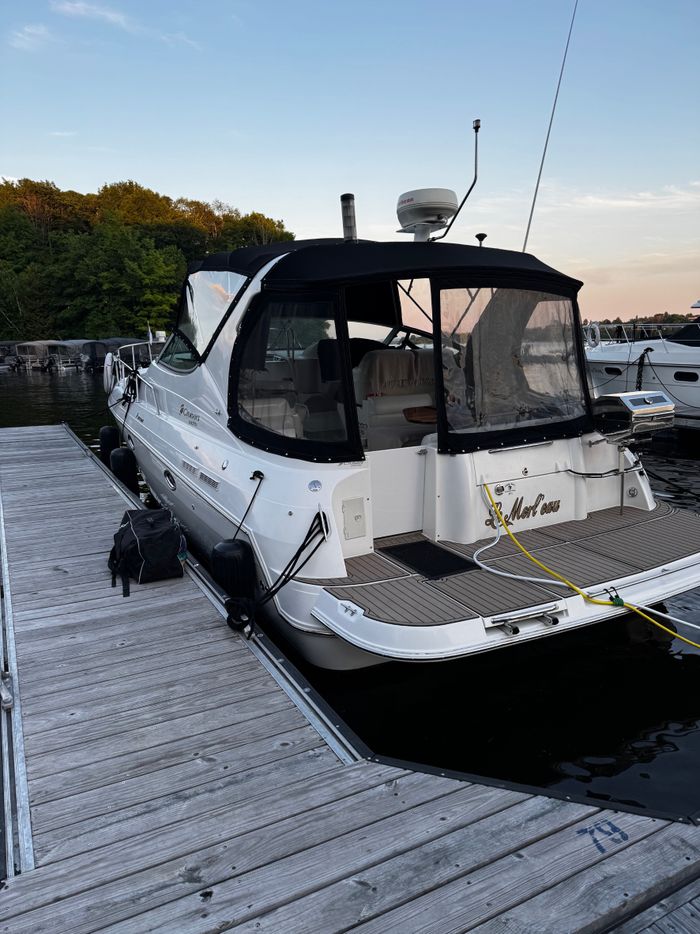1999 Cruisers Yachts 3375 express Photo 2 of 8