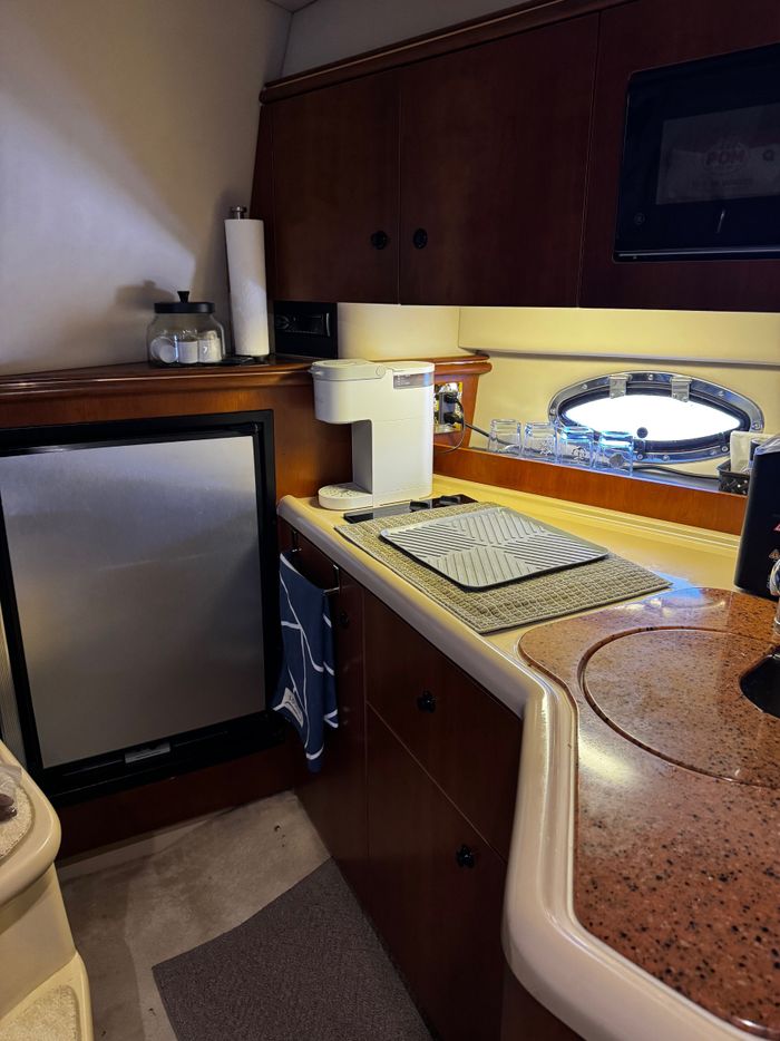 1999 Cruisers Yachts 3375 express Photo 3 of 8
