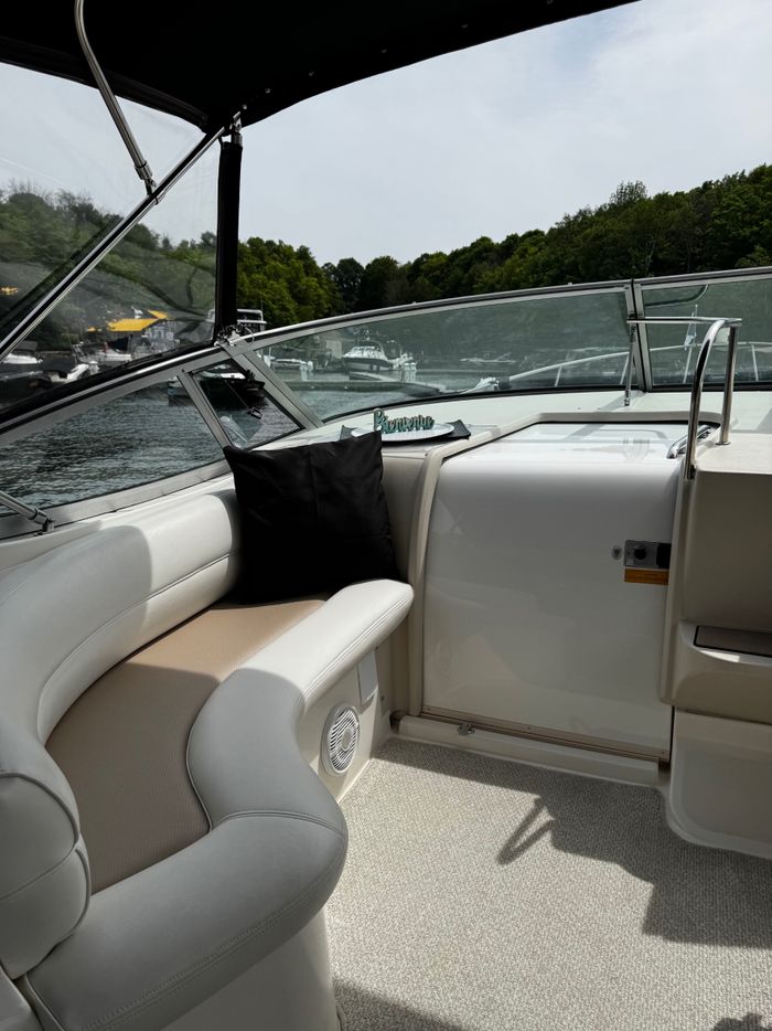 1999 Cruisers Yachts 3375 express Photo 6 of 8