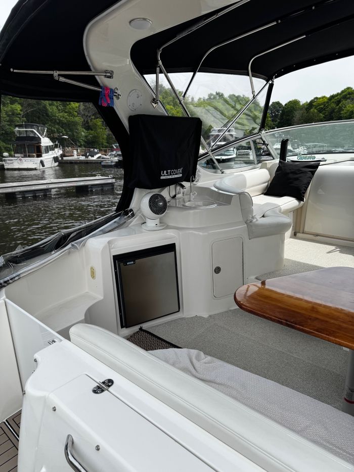 1999 Cruisers Yachts 3375 express Photo 8 of 8