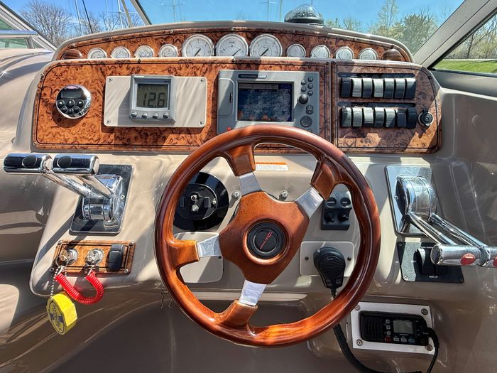 2005 Larson 370 Cabrio Photo 28 sur 64