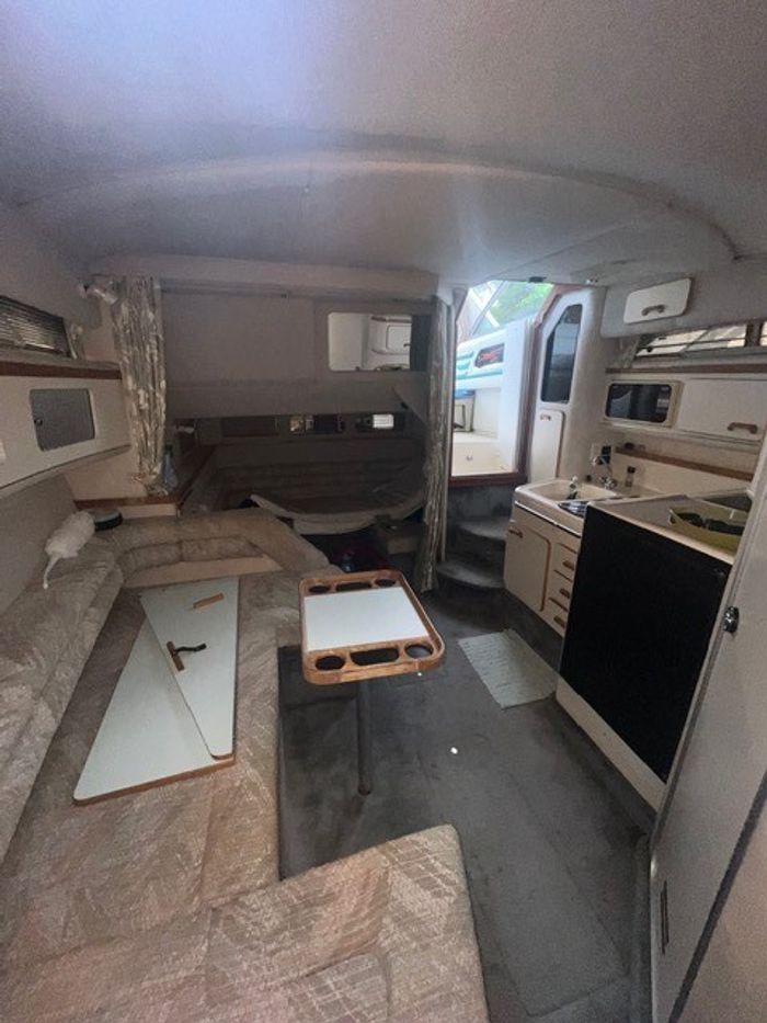 1993 Sea Ray 330 SUNDANCER Photo 2 of 8