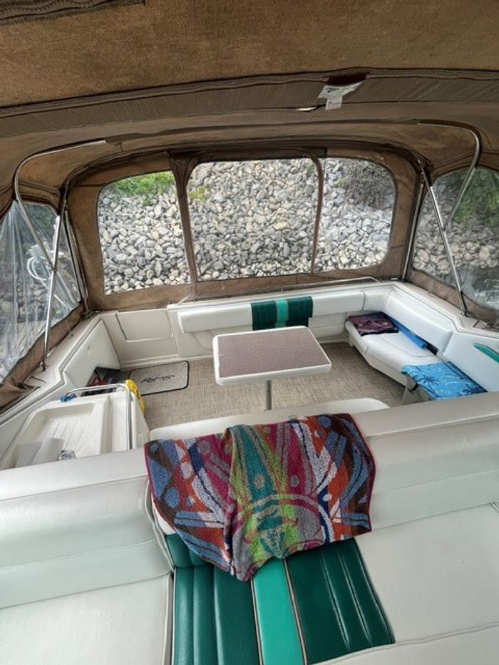 1993 Sea Ray 330 SUNDANCER Photo 5 of 8