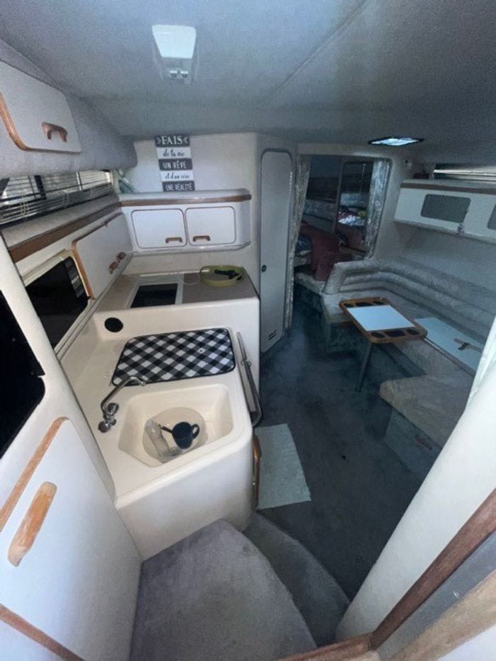 1993 Sea Ray 330 SUNDANCER Photo 4 of 8
