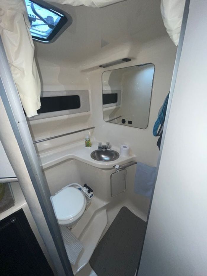 1993 Sea Ray 330 SUNDANCER Photo 8 of 8