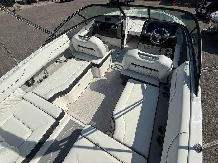 2027 Regal LX2 Photo 12 sur 34