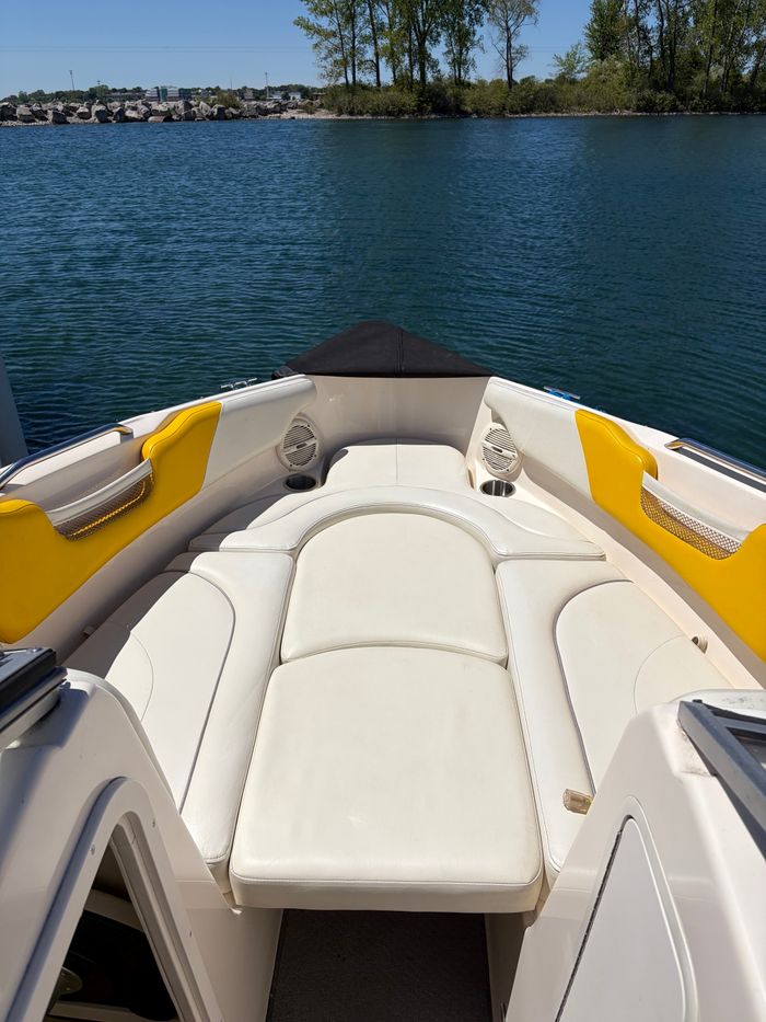 2005 Rinker 232 Captiva Photo 2 of 7