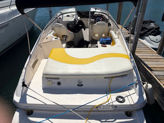 2005 Rinker 232 Captiva Photo 5 of 7